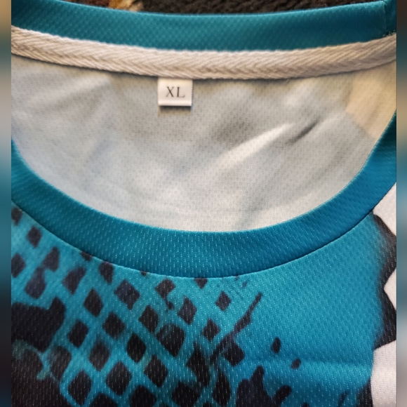 Miami Dolphins shorts and shirt - Picture 3 of 4